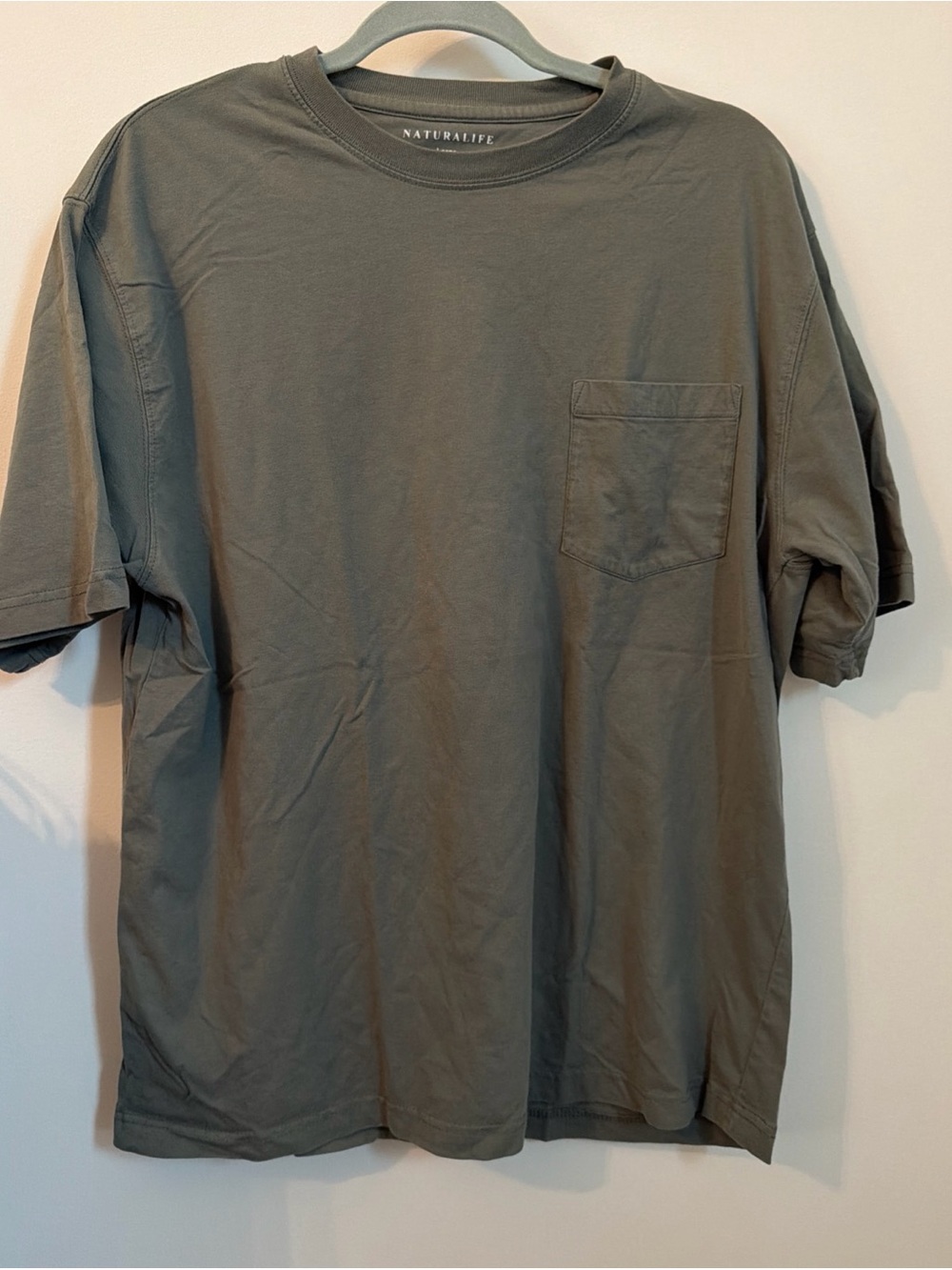 NATURAL LIFE Men’s Olive Crewneck Pocket Tee